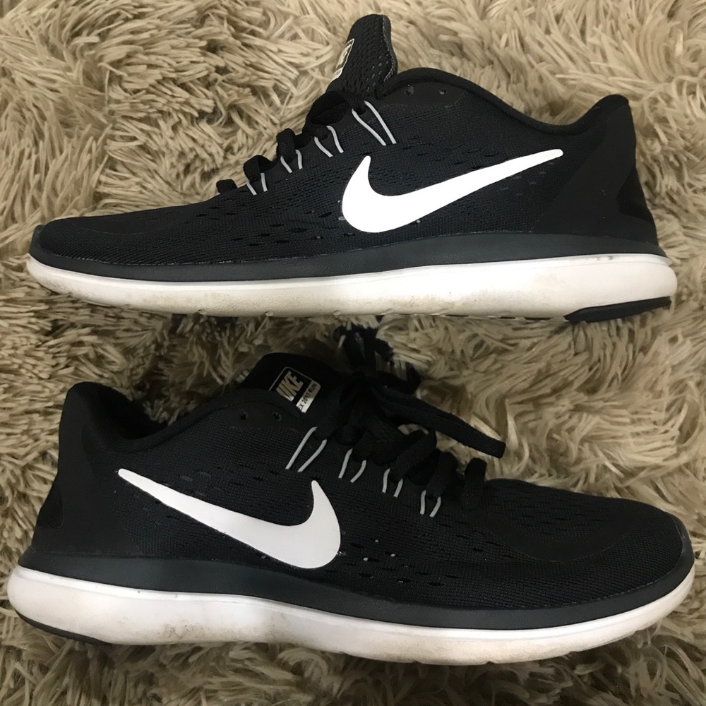 Nike black and white gym shoes